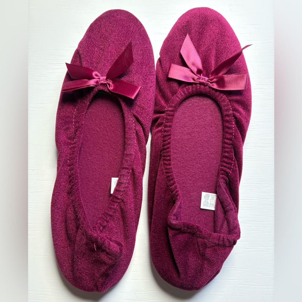NWOT Burgundy Velour Slippers L 8-9